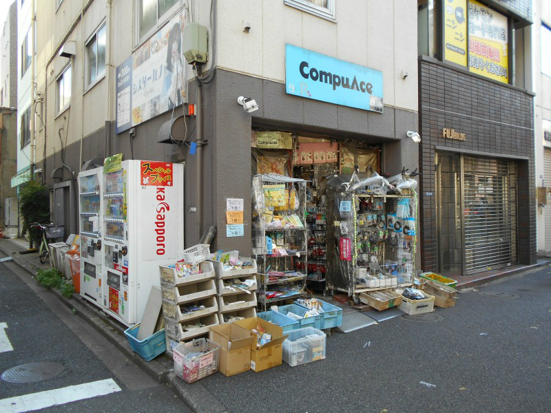 ta_i7's tweet photo. と言うわけで今週の更新が出来ました。秋になって少しだけ酷暑が和らいだ秋葉原です ／ 夜を往けakihabara p 2025.9.6 https://t.co/Oq49Q4o0ic https://t.co/MBd1Wk3Kto