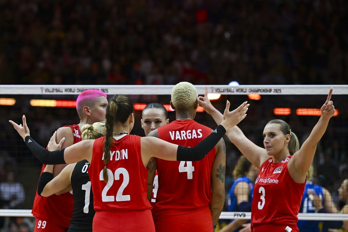 Dünya Voleybol Şampiyonası Final: Türkiye - İtalya burduryenigun.com/dunya-voleybol…