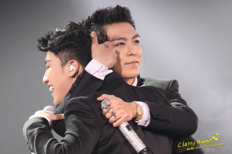 __jiyong_pi's tweet photo. BIGBANG20thは絶対本国行く https://t.co/nqC3hRHdXf