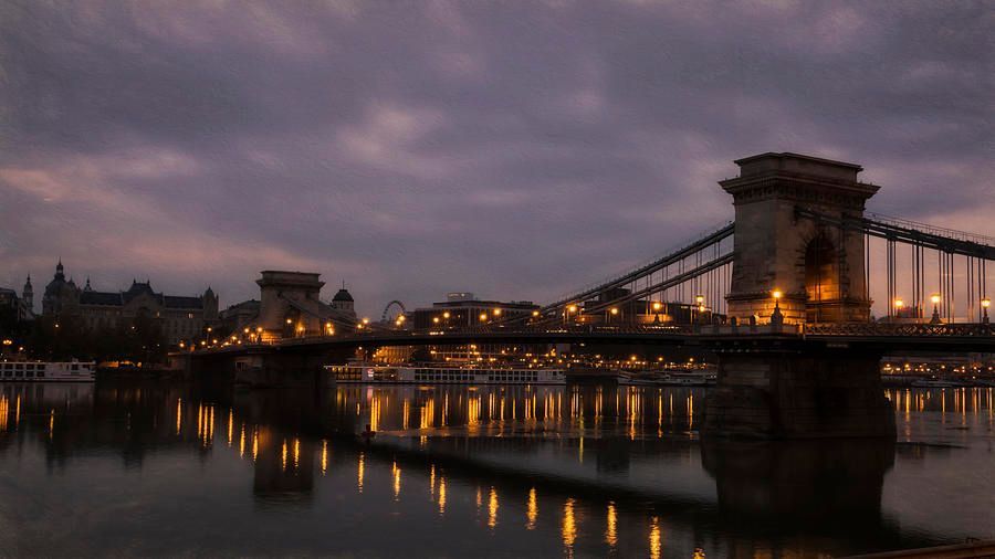joancarroll's tweet photo. Chain Bridge Dawn https://t.co/ikemKM3iKe #chainbridge #budapest #hungary #dawn #nightphotography #danube #river #unesco @joancarroll https://t.co/LBz6riMBf4
