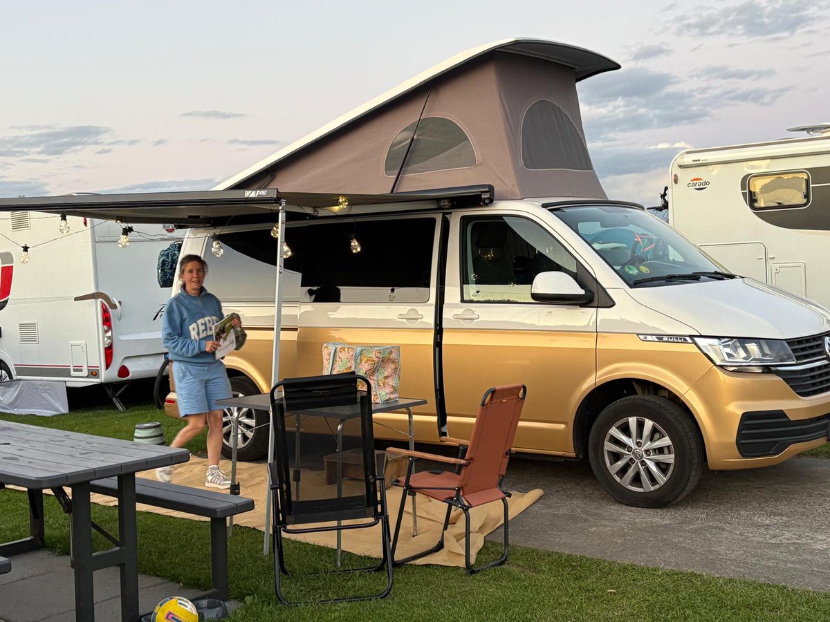 SJEerhart's tweet photo. Wij maken een rondreis door #Noorwegen met een gehuurde #camper (vw busje). Graag deel ik komende dagen #10tips voor het #kamperen waar ik zelf heel dankbaar voor ben of wat ik heb gelezen van anderen voordat we vertrokken. #Ervaringskennis is nu eenmaal heel waardevol. #Rondreis https://t.co/qoUB17D4QF