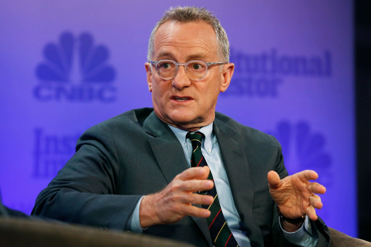 100baggerhunt's tweet image. This legendary investor worth $2,200,000,000 just broke the internet.

Howard Marks dropped 79 years of his best investing wisdom in 45 minutes, and it honestly blew me away.

Here are 10 invaluable insights from one of the greatest investors in history: 🧵