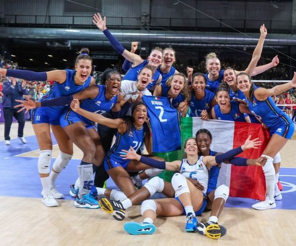 itsericstop's tweet photo. Ma cosa si può chiedere di più a queste ragazze?
- ORO Vnl 2024
- ORO Giochi Olimpici 2024
- ORO Vnl 2025
- ORO Mondiali 2025
- 36 vittorie consecutive 
SIETE STORIA🔥
#italvolley #ItaliaTurchia https://t.co/fmcoOmd1vx