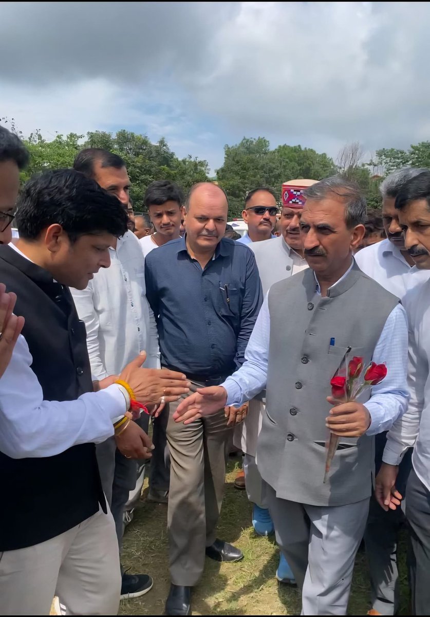 KKCHimachal's tweet image. At Hamirpur 
#APDA 
#bhornaj 
#हमीरपुर
माननीय मुख्यमंत्री @SukhuSukhvinder जी,के साथ चेयरमैन श्री @_RajeevRana जी आपदा प्रभावित क्षेत्र का दौरा करते समय