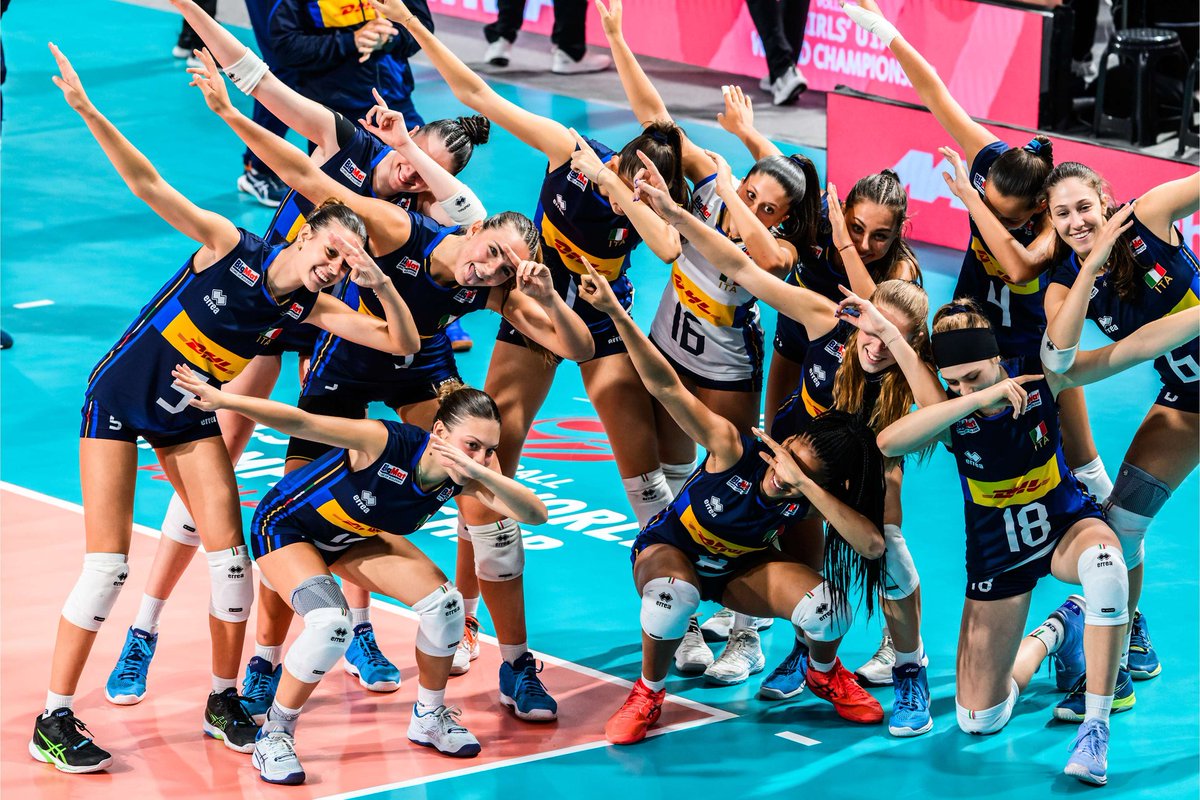 💥💥🇮🇹🇮🇹Fantastiche, magnifiche, le ragazze italiane della pallavolo, dopo l'oro olimpico salgono ancora sul tetto del pianeta. Campionesse del Mondo....stratosferiche!!!🏆💥💥🇮🇹🇮🇹