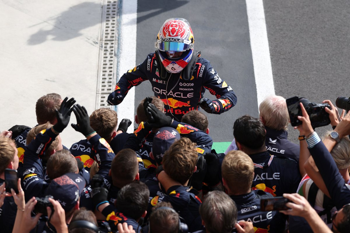 F1's tweet photo. Monza's man of the moment 🤩

#F1 #ItalianGP @Max33Verstappen https://t.co/MzimZ281uv