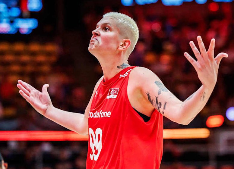 Beşiktaş bestesi söylediğin kadar antrenman yapsaydın bugün dünya şampiyonuyduk.