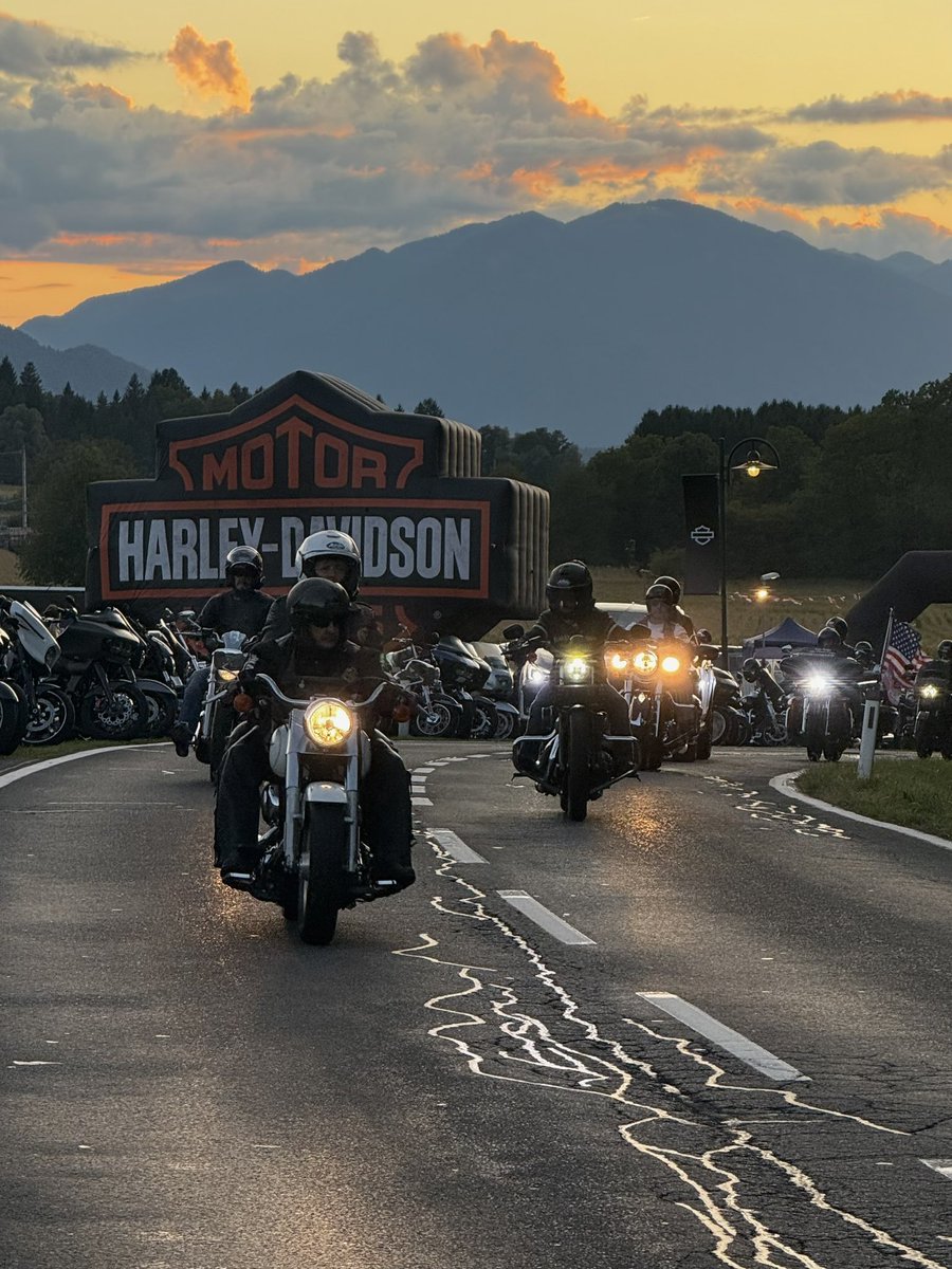eevriviades's tweet image. From Mojstrana #Slovenia 🇸🇮 to Faaker See #Austria 🇦🇹 for European Bike Week 2025 … the heart of the #Alps.

Winding roads, stunning scenery, roaring engines, thousands of bikes, concerts, food, shopping, memorabilia, concerts, &amp;amp; camaraderie. More than a rally … a celebration