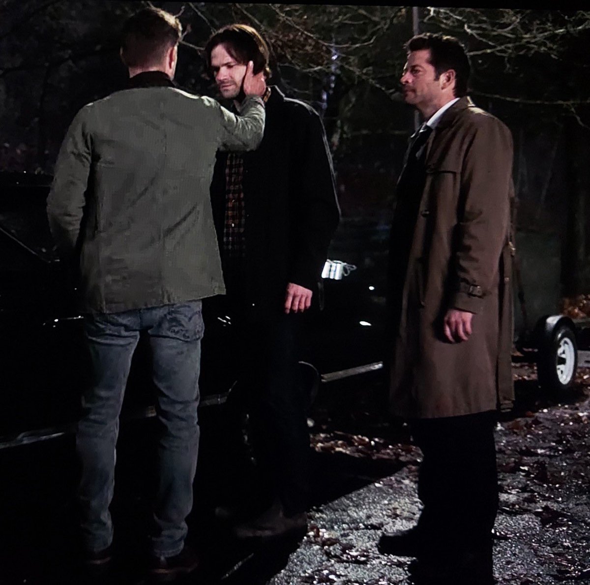 the third wheeling goes crazy here atp i’m thinking he likes to be humiliated