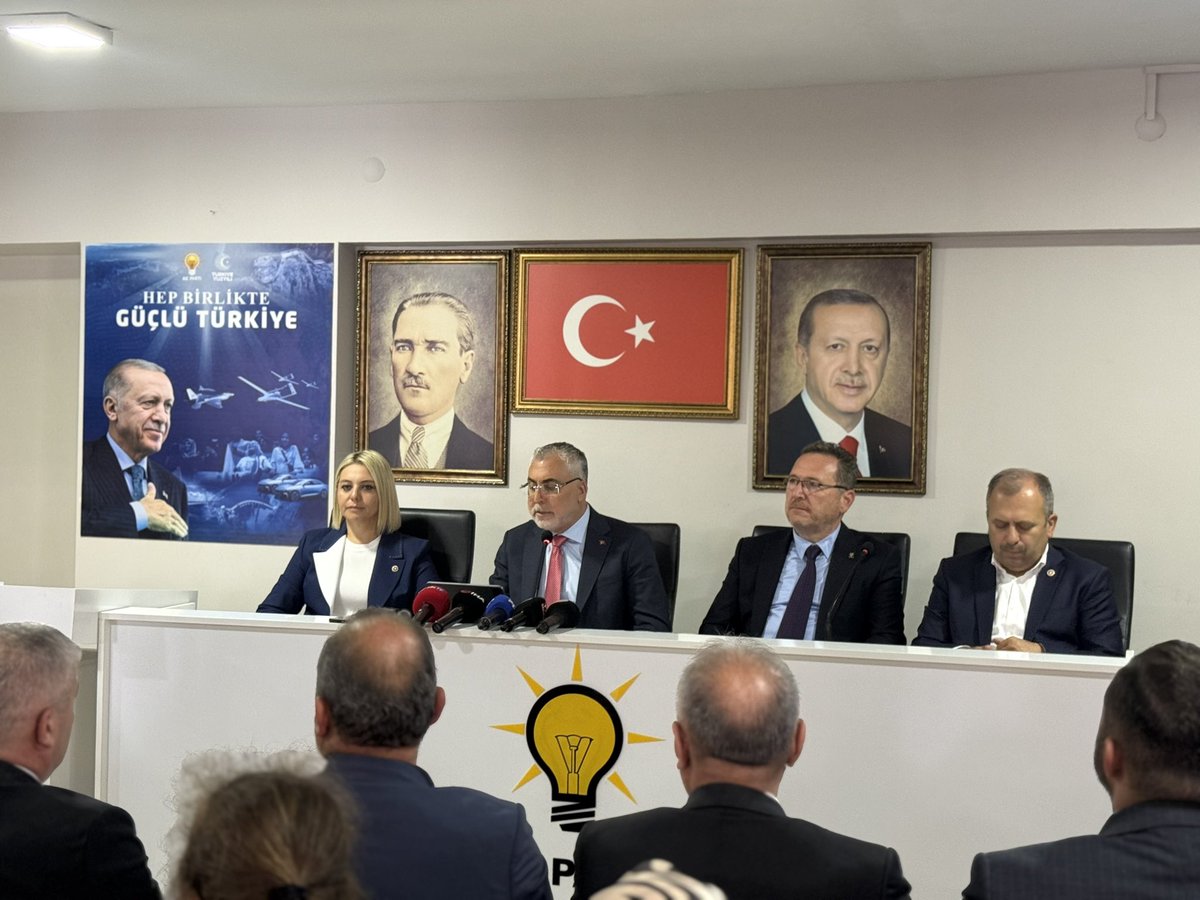 🔗 Türkiye Buluşmaları | 3 Kademe Teşkilat Toplantısı 🇹🇷

Çalışma ve Sosyal Güvenlik Bakanımız Vedat Işıkhan ile Kastamonu’da teşkilatımızın üç kademesiyle bir araya geldik.
Toplantımızda güncel ilimizdeki çalışmalarımızı değerlendirdik, önümüzdeki süreçte yapılacak faaliyetler