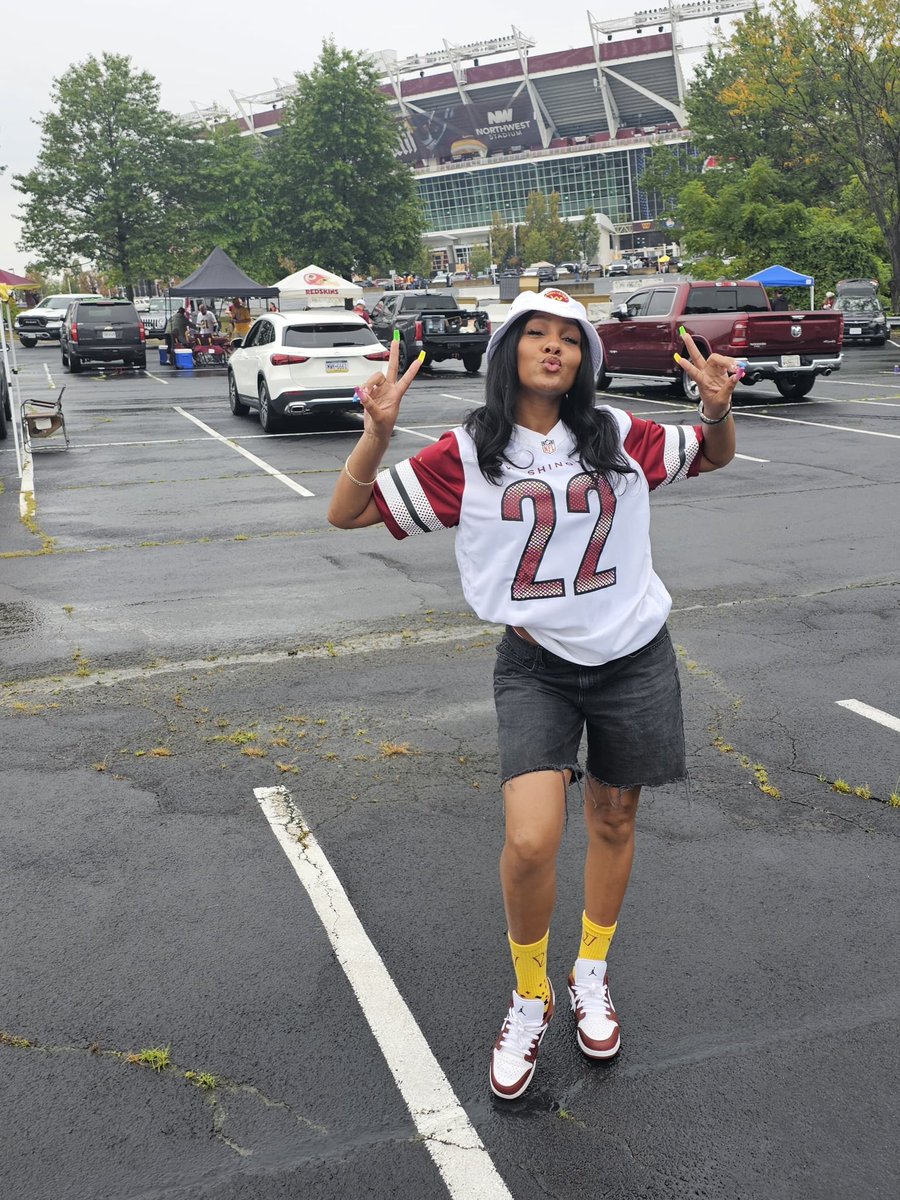 zariashkeer's tweet photo. We here!!! #RaiseHail https://t.co/1WWJ176T82