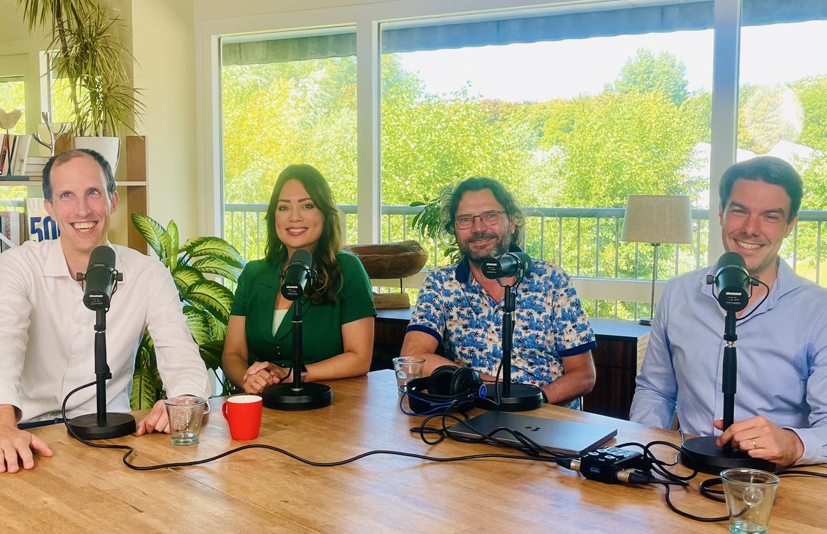 Ontzettend leuk, samen met <a href="/rechterjos/">Rechter Jos (Jos Vink)</a> te gast bij <a href="/jobknoester/">Job Knoester</a> en Christiaan Kwint voor hun podcast Knoester &amp; Kwint. Het vloog voorbij, maar gelukkig hebben we de foto’s nog- en de podcast! 👉🏼 open.spotify.com/episode/0Z4nXN…