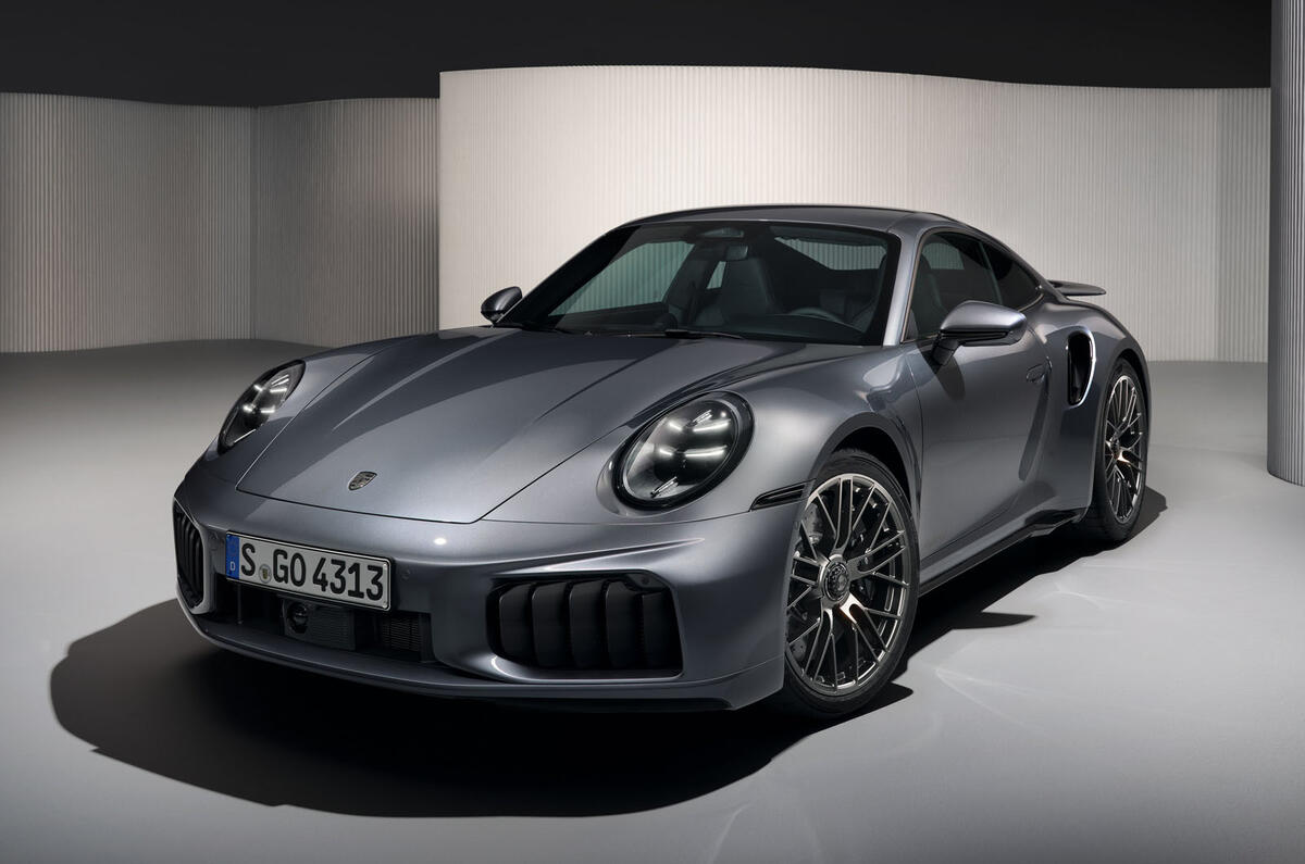 Zero2Turbo's tweet photo. New Hybrid Porsche 911 Turbo S Packs 701 HP (523 kW)

The official 0 to 100 km/h (62 mph) time is quoted at 2.5 seconds.

Read more: https://t.co/E8jiGWAEsO https://t.co/QoKTJwZTIQ