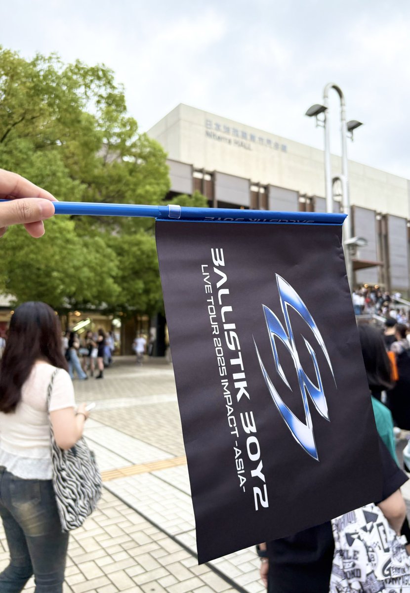 yuimocchi's tweet photo. 私のツアー初日名古屋🎶
初めての最前ってだけでも緊張がやばかったのに、マーメイドで流星が手を差し出してくれてとんでもないファンサをもらってしまった🥰
おめめきゅるきゅるでリアルエリック王子すぎた🧜🏻‍♀️👑
一生の思い出ができました🫶🏻

 #BBZ_IMPACT https://t.co/LS9oqb9c99