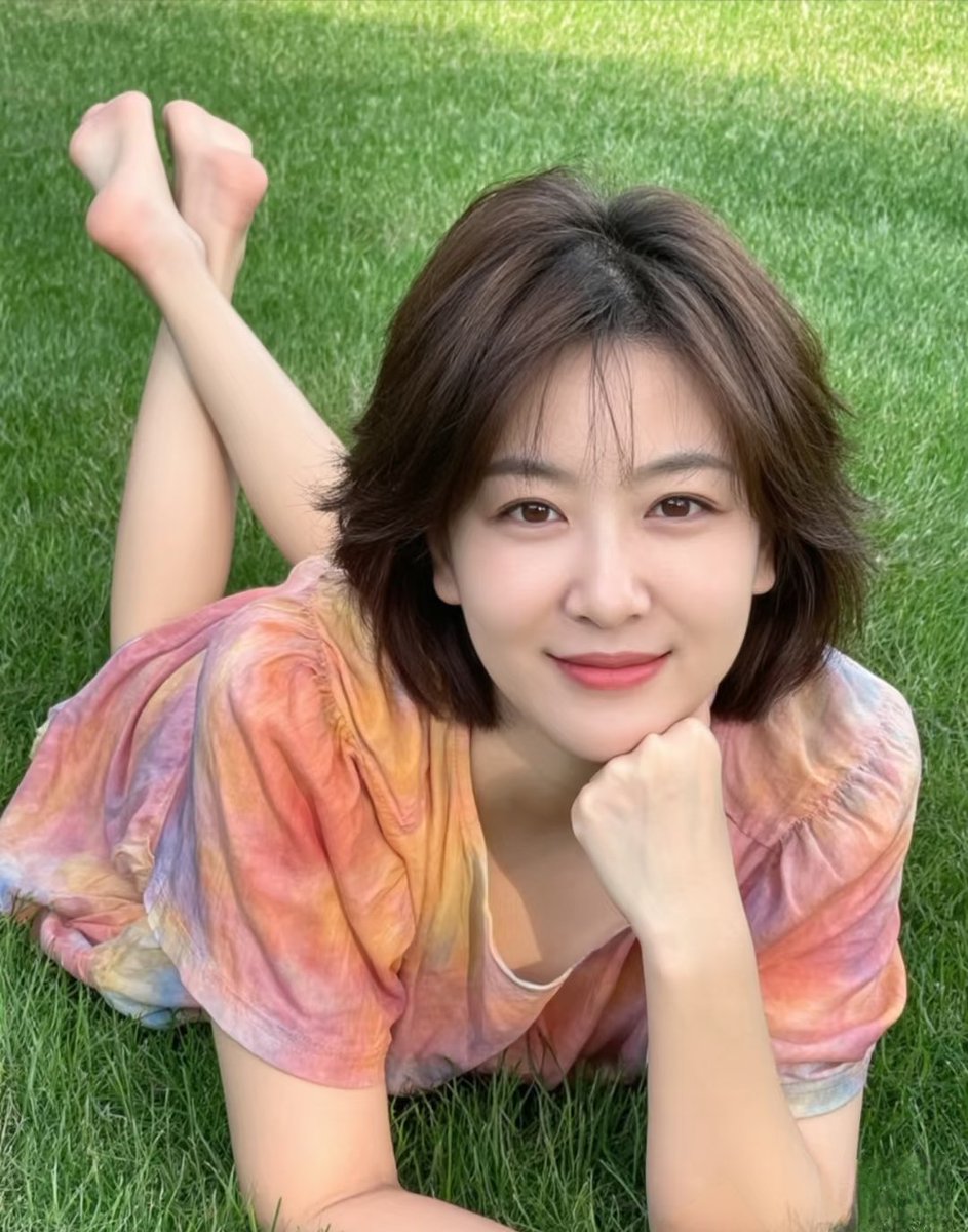 Scroll your camera roll. Relive good times—midnight’s the best hour for it. 📸