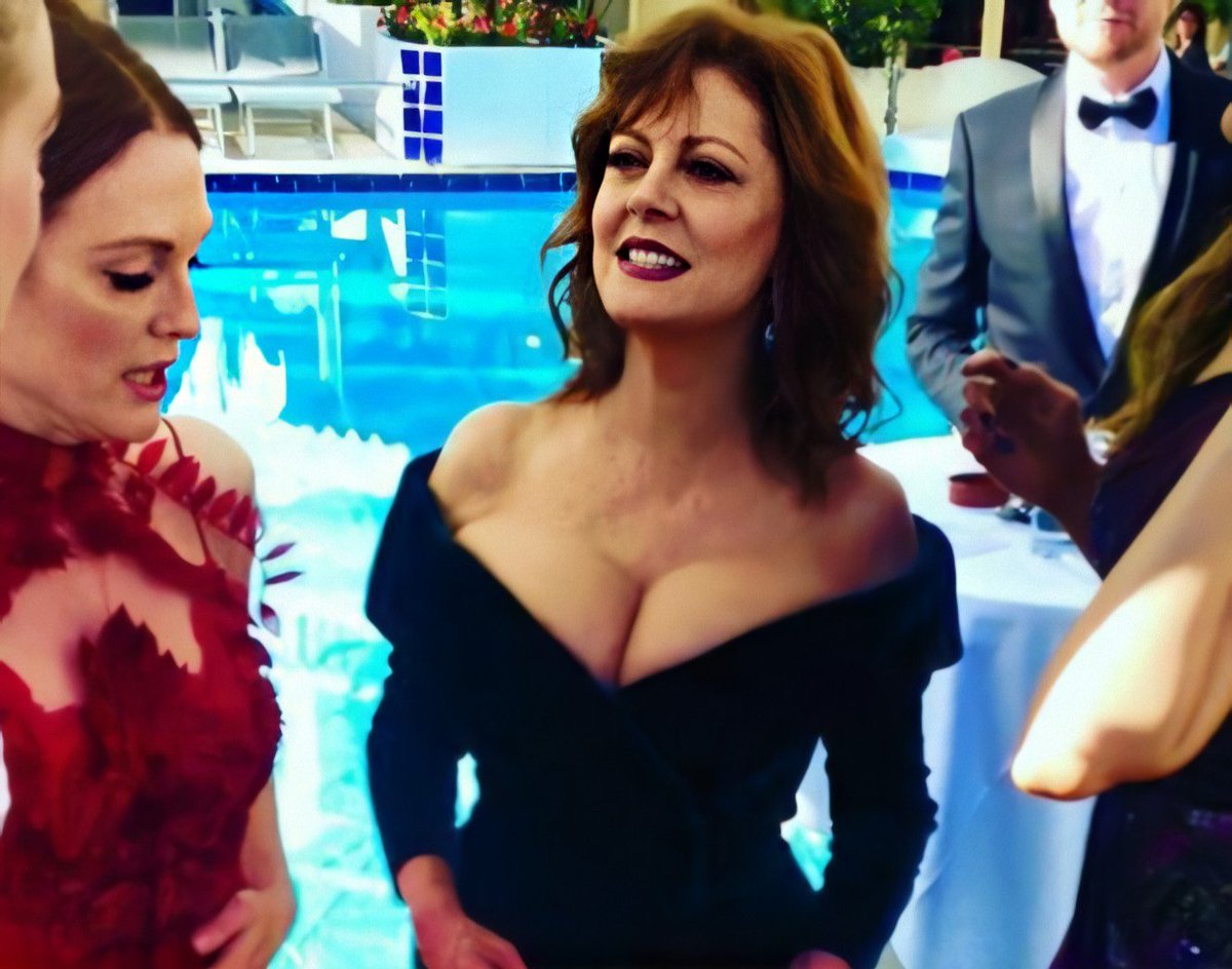 susansjoint's tweet photo. this dress will always be iconic https://t.co/nXHw490nuU