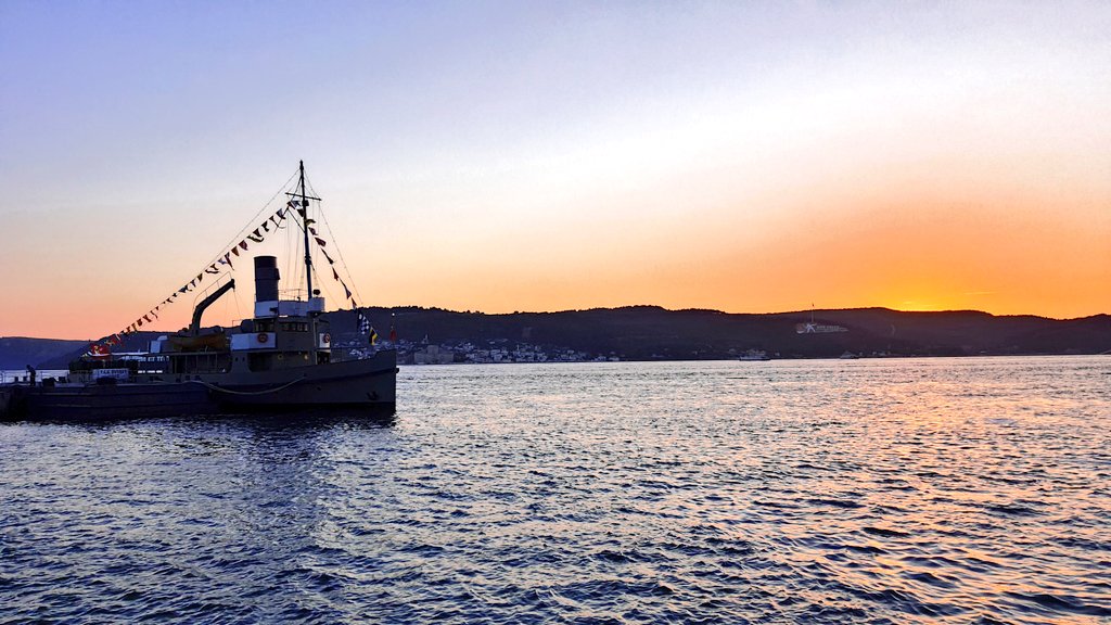 HistorianBora's tweet photo. Çok yerler gördüm, çok memleketler gezdim. Tam burada durup derin bir nefes almak gibisi yok. 
#Canakkale @canakkalelove https://t.co/z5LqA2nZs6