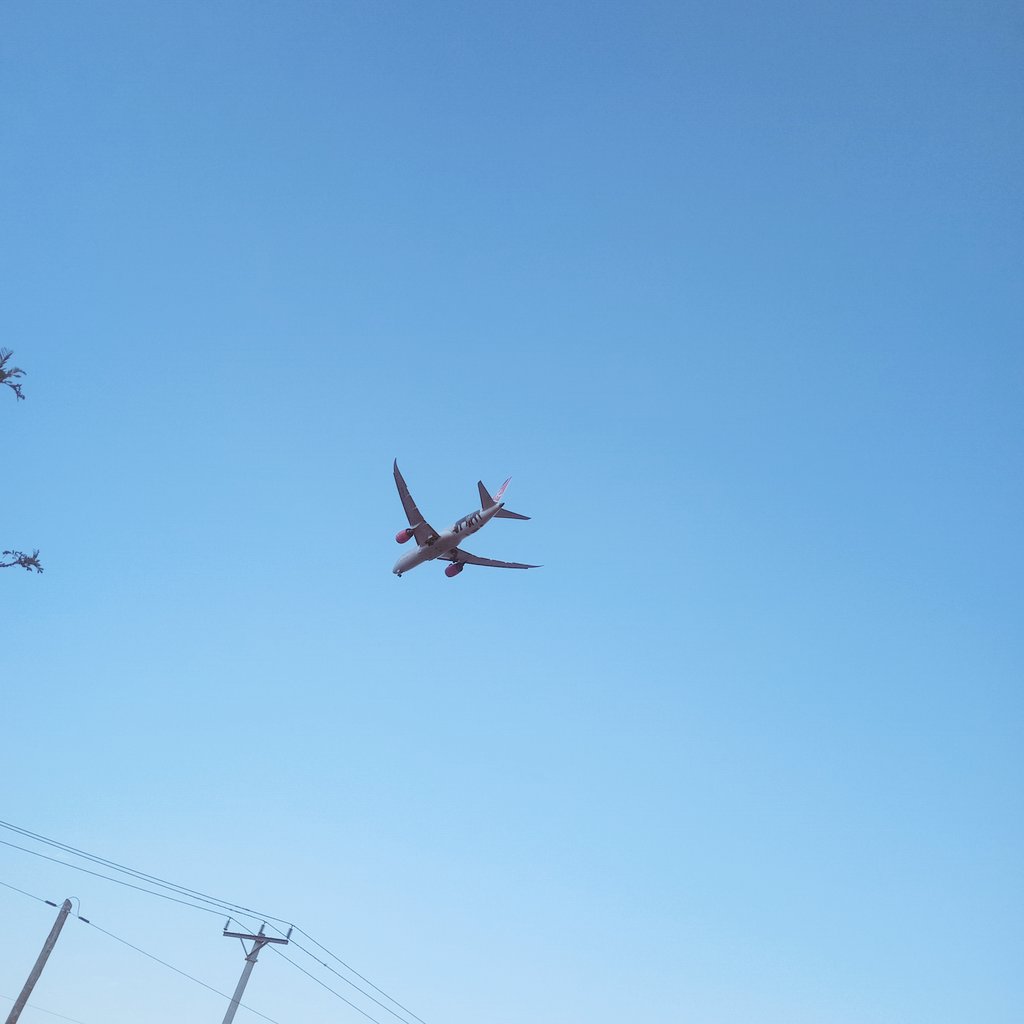 Tunabuy time tukingoja saa nne ifike 😭😭😂