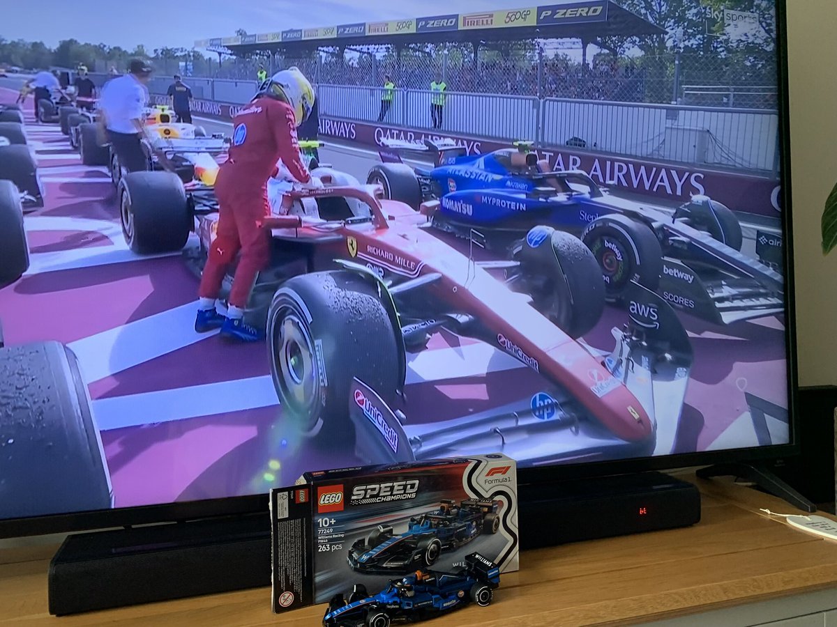 fionabutlin's tweet photo. This one took a little longer than the race to complete. @WilliamsRacing #MonzaGP #legoF1 https://t.co/KvVlD9f3lk