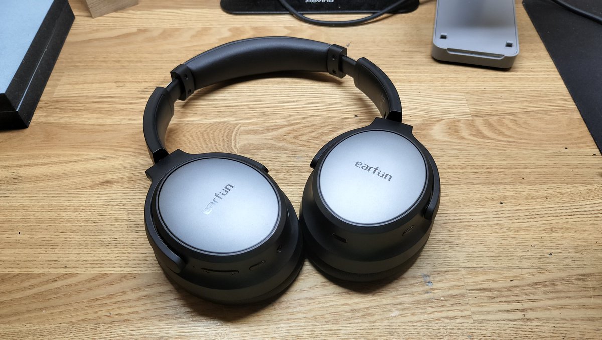 maaro86_'s tweet image. #EarFunの秋
主に音楽を聴くのに使用
ヘッドホンはこの製品しか持っていないがノイキャンが強力で良き
長時間使用してると上のフレームが当たっているところが痛くなるけど慣れてないだけかな？
希望はEarFun Clipです！オープンイヤーイヤホンを使ってみたい