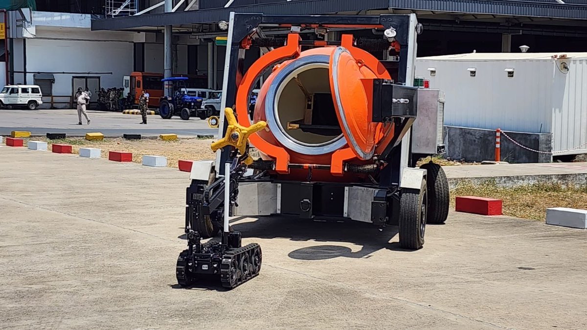 CISFSouth's tweet image. *Behind the scenes, yet always on the frontline!*  
#CISF&apos;s Bomb Detection &amp;amp; Disposal Squads (BDDS) work tirelessly to detect &amp;amp; neutralize threats, ensuring safety &amp;amp; security of India&apos;s vital installations &amp;amp; public spaces. 
#BDDS  #ShieldOfSecurity #NationFirst
@CISFHQrs