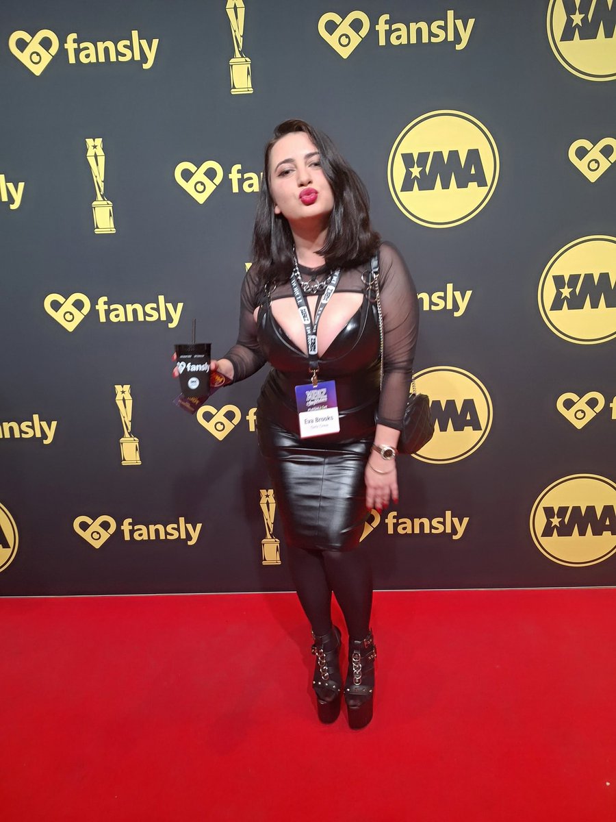 Rada Brewer / Eva Brooks tweet media