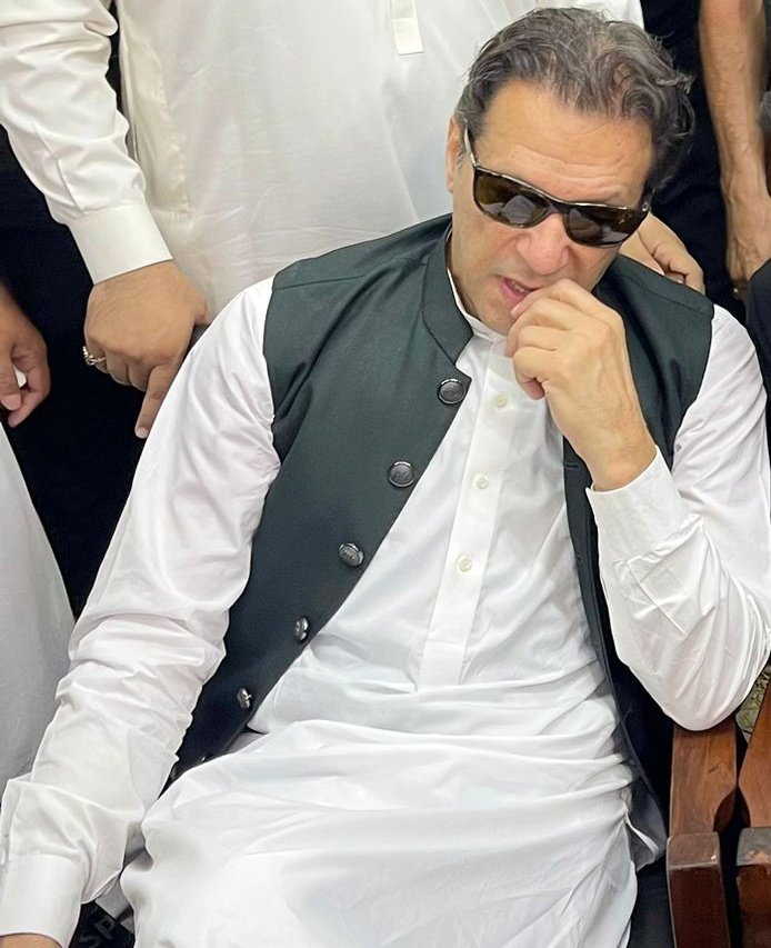 اڈیالہ سے ایک حکم آنے کی دیر ہے اور علی امین کی وزارت اعلیٰ کی کرسی ،بیرسٹر گوہر کی چیرمین شپ اور مشال کی سینیٹ کی سیٹ چلی جائے گی ۔۔۔اتنی سی اوقات رکھنے والوں کے لیے لڑنے کا کیا فائدہ؟؟؟
#فوکس_صرف_عمران_خان_پر