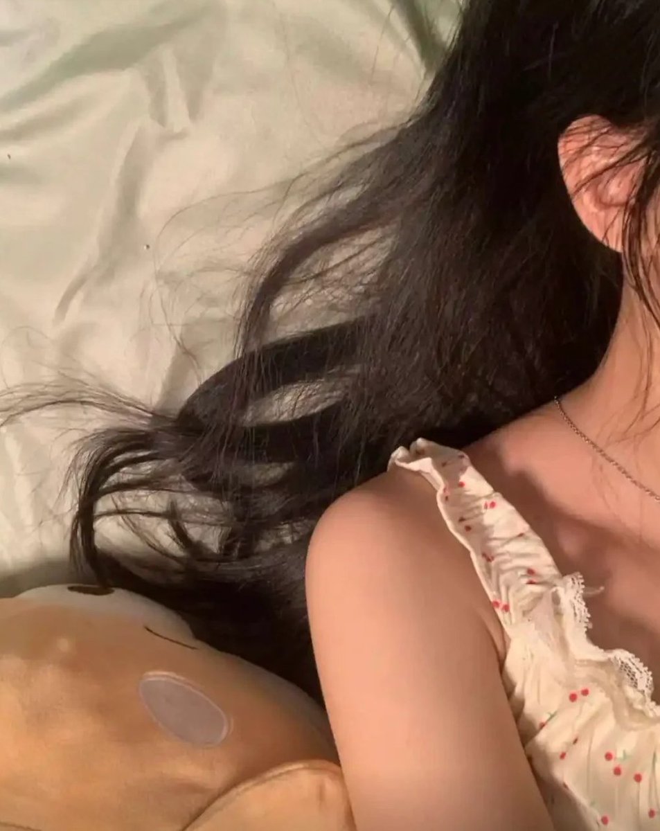 Bexe2142's tweet image. Weekend mornings are perfectly incomplete without cozy pajamas, unbrushed hair, Sunlight , and the permission to simply be still. 🌸🛋️