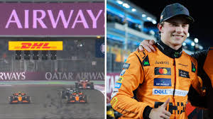 TodoDiaUmDTS's tweet photo. Piastri ganha duas corridas com o Norris cedendo a vitória pra ele*

fãs de f1: 🥰🥰🥰

Norris fica com uma P2 depois do Piastri ceder a posição pra ele*

Fãs de F1: UGA BUGA, É A MANIPULAÇÃO, TÃO BENEFICIANDO O NORRIS 😭😭😭

#F1 #Formula1 #F1NaBand #ItalyGP https://t.co/X9MQtNtjRc