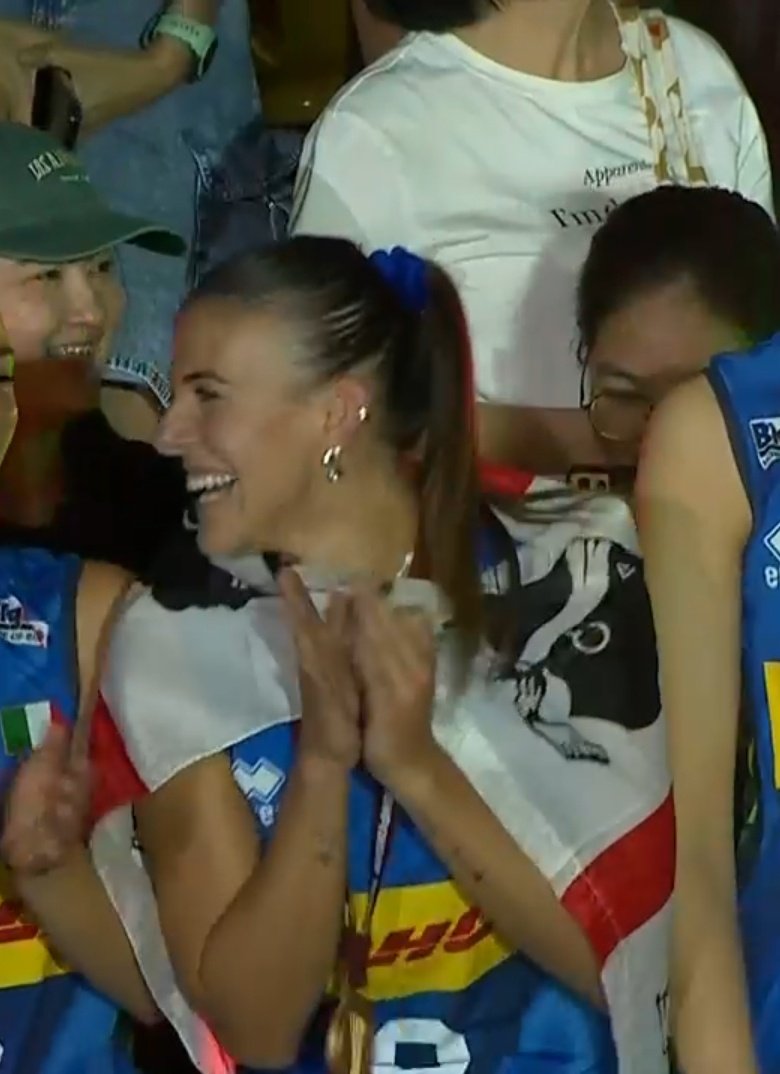 Laura ☁️ tweet media