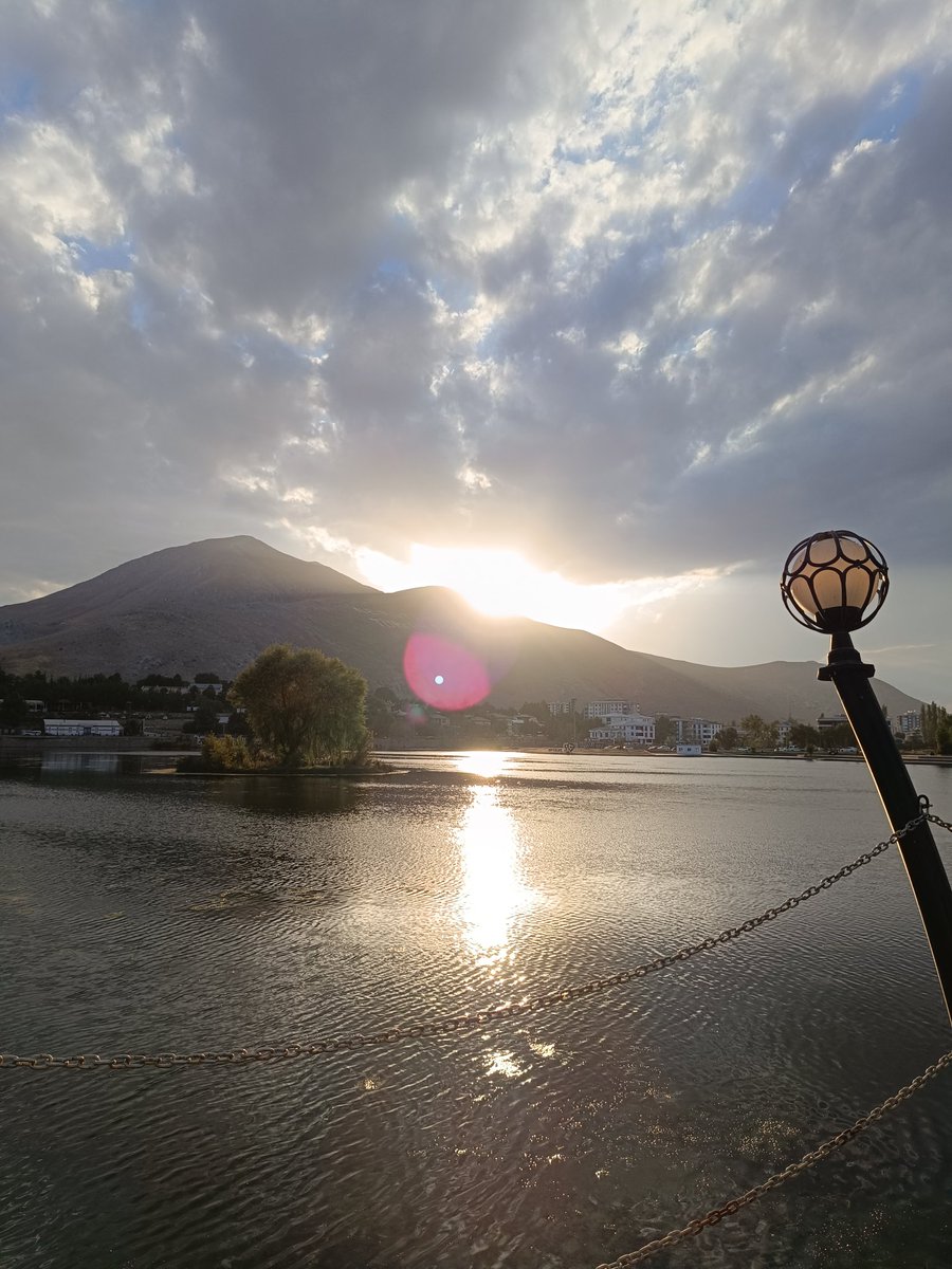 İki güzel Güneş ve su