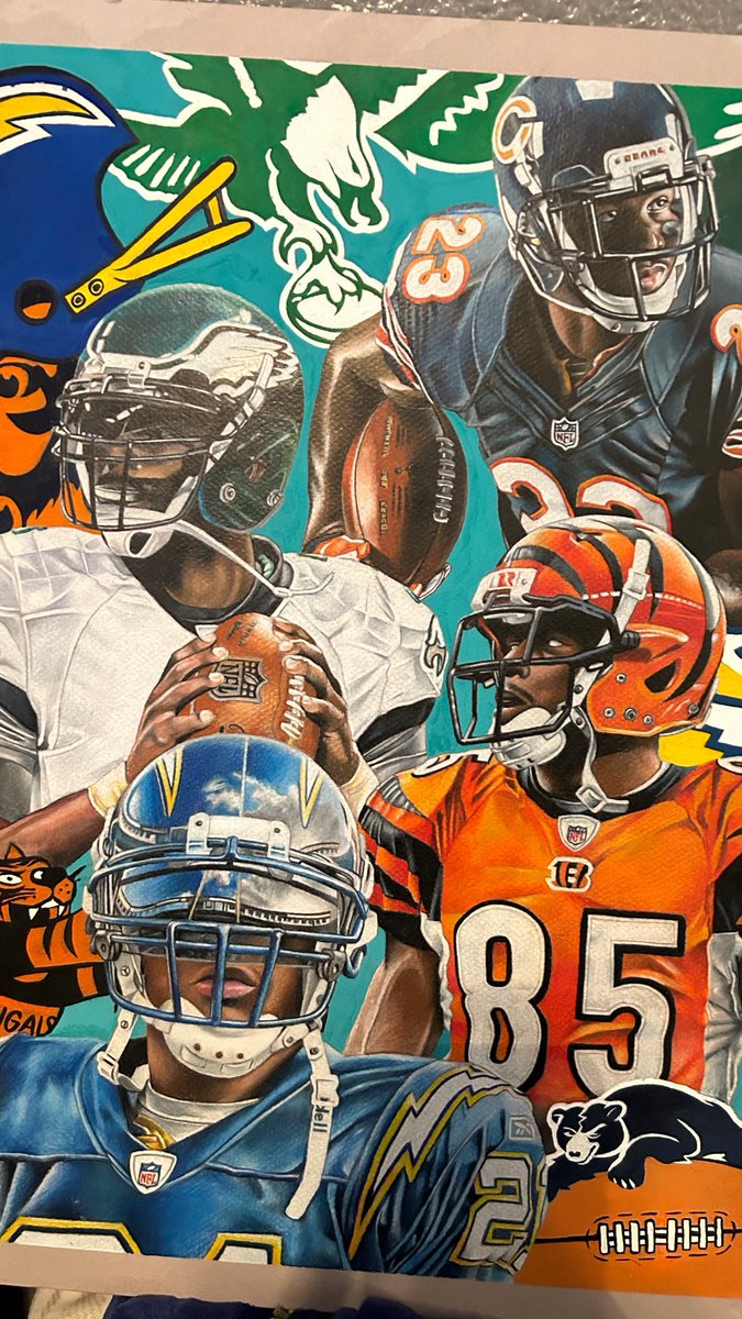 ChaseDryden's tweet photo. Let’s kick off the @nfl season with a drawing I poured HOURS into!!  Some all time #nfl #legends @ochocinco @LT_21 #drawing #art #pencil #nfl #art #artwork https://t.co/I8iIWVJJAP