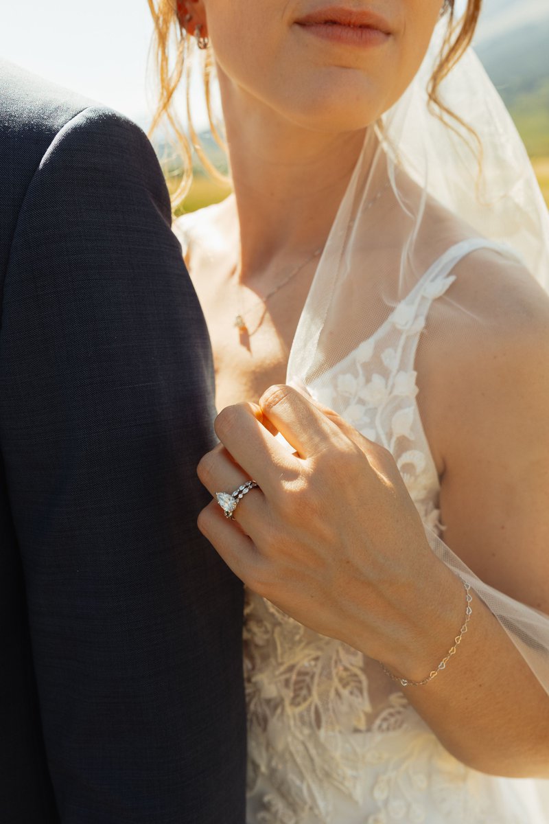 Huge congratulations to @rachel_sarchet_ \u0026 @jared_sarchet on your gorgeous  wedding 💍 We're so glad you found the ring that was perfectly you. Cheers  to a beautiful couple and a lifetime of love!, image size:800x1200