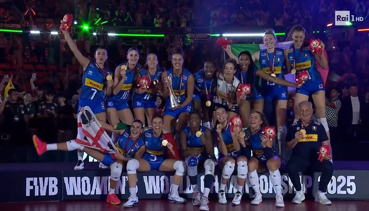 timmita13's tweet photo. Le bellissime campionesse del mondo 🥇 https://t.co/nuVEp98GXi
