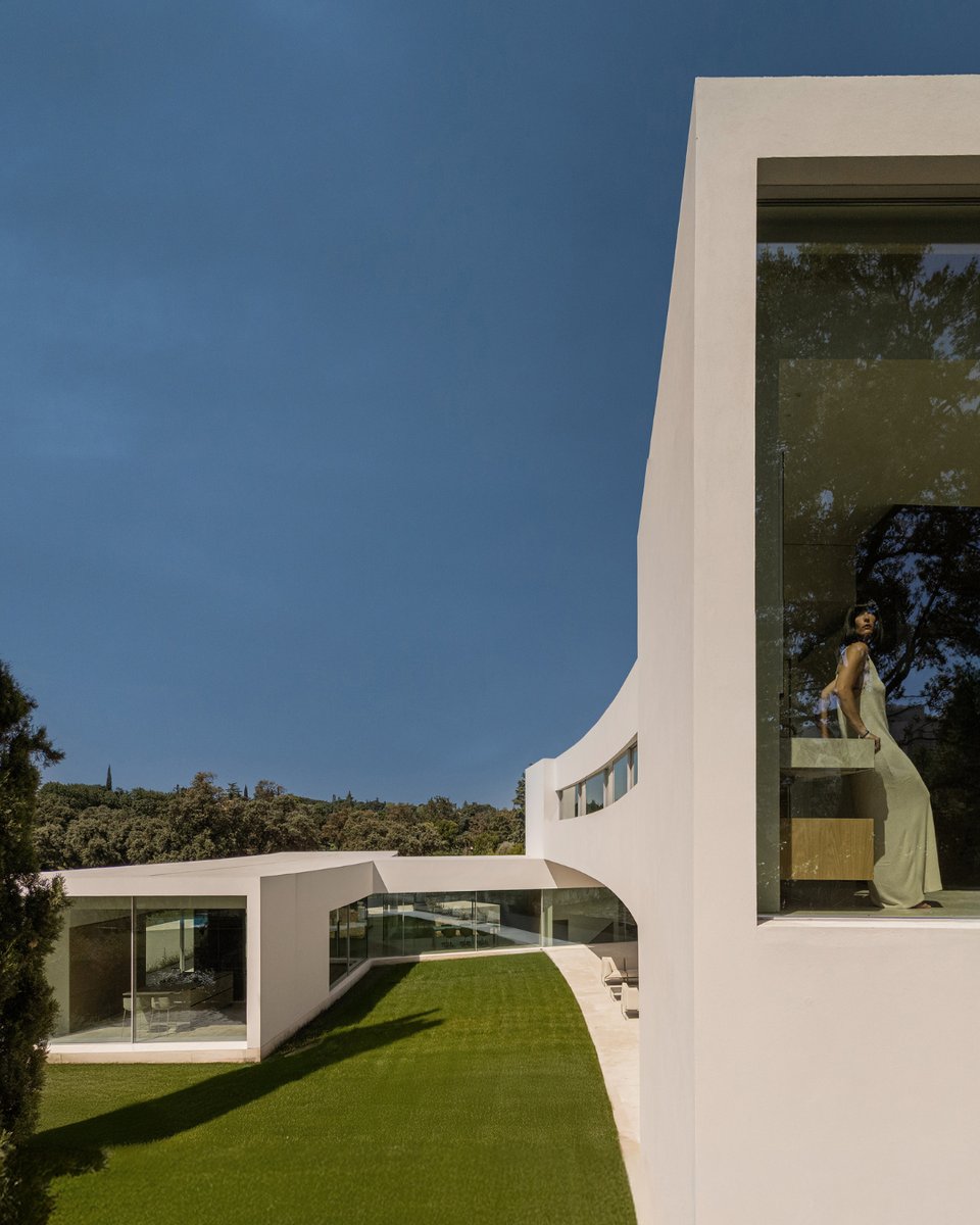 NEW PROJECT FINISHED | VILLA LAGO
The villa is conceived from the idea of dissolving its architecture into the natural environment, like a growing element or a sequence of forms found in nature.

#fransilvestrearquitectos #architecturephotography