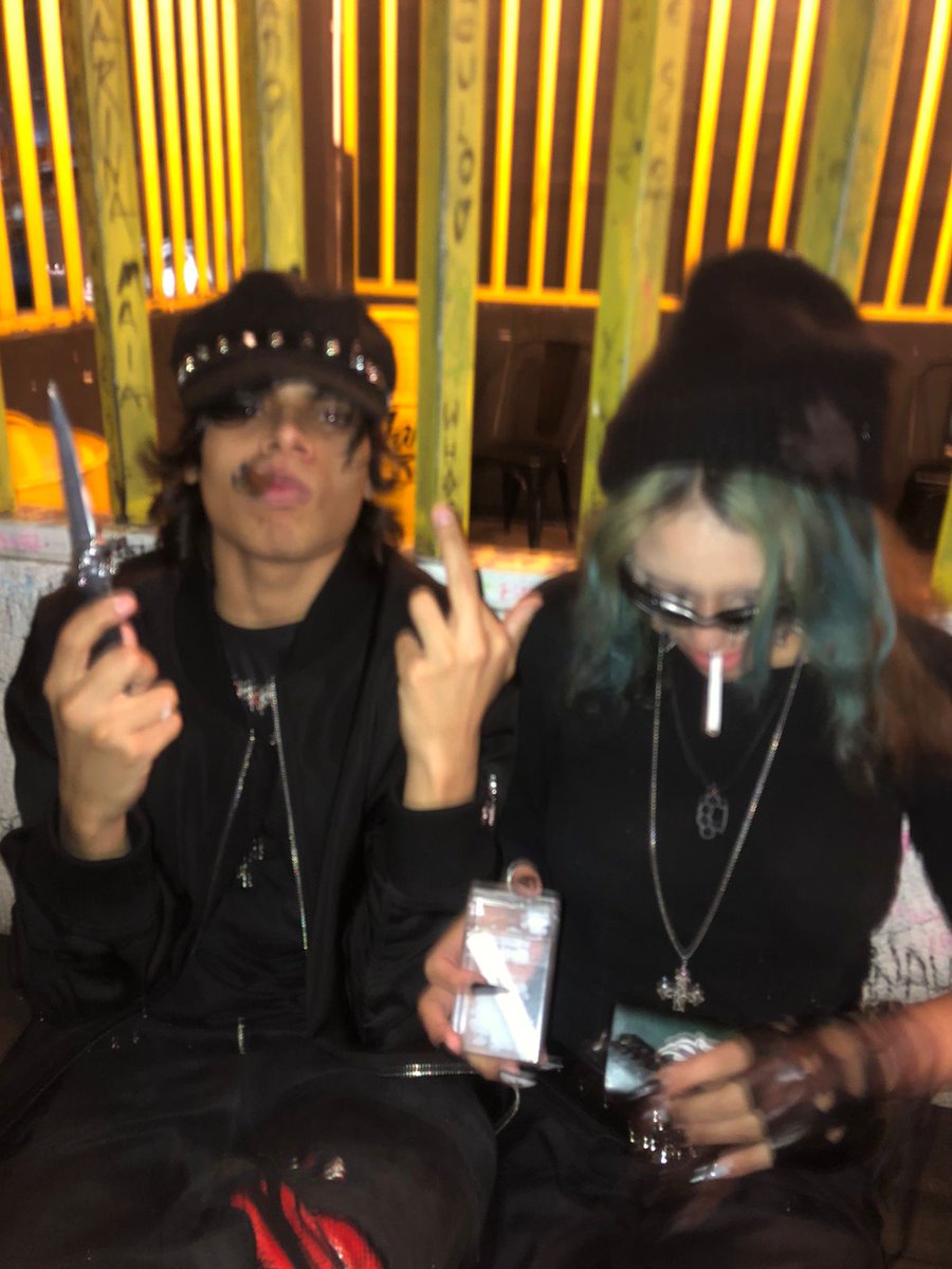 hertzzkult222's tweet photo. As mão pra cima cintura solta da meia volta e dança kuduro 🔥🕺 #swagtwt #kudurotwt #festanoape #gothmoney #gothboiclique https://t.co/DdmZNNDwLc