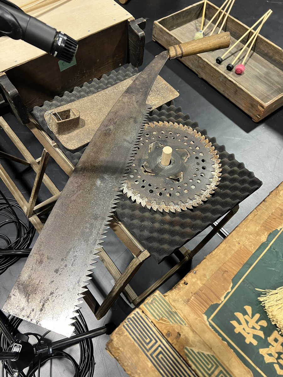 農具ライブ、サイコーの時間でした…。
終わっちゃった終わっちゃった終わっちゃった！！

#大地の芸術祭 #越後妻有かぷかぷ楽団 #農具ミュージック #手作り楽器 #田んぼ #田植え #稲刈り #移住 #学び #こども #源泉 #音楽 #祭 #祈願 #稲作 #N響 #収穫 #農 #環境 #自然 #打楽器