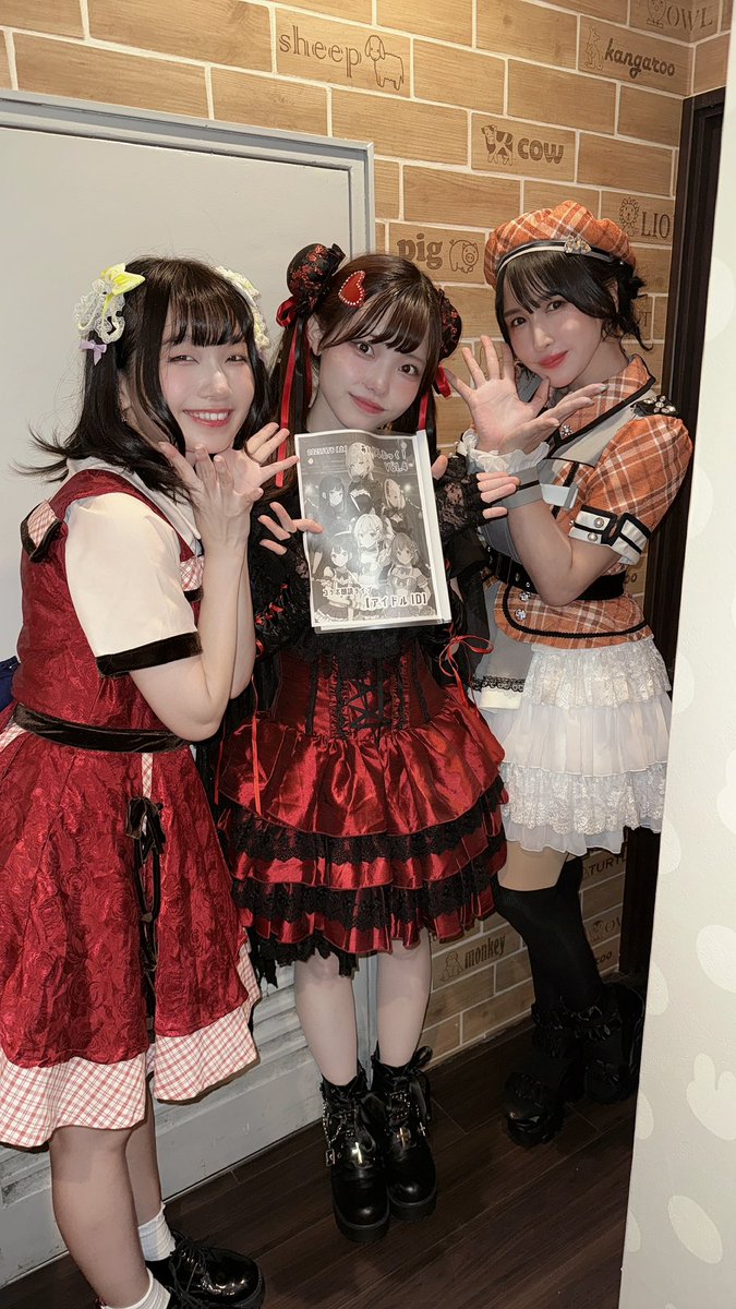 NanamiMei_'s tweet photo. 改めて！先日は『あいどるぶっく！ vol.4』ありがとうございました！✨

とっても素敵な共演者の方々と共に、しぐしぐこと桂木しぐれちゃんの卒業ライブという大事な時間をご一緒させて頂けて！本当に嬉しかったです…！😭✨

きっとまた！どこかの現場でお会い出来ますように！🙏

#あいどるぶっく https://t.co/FjGLT4gxUs