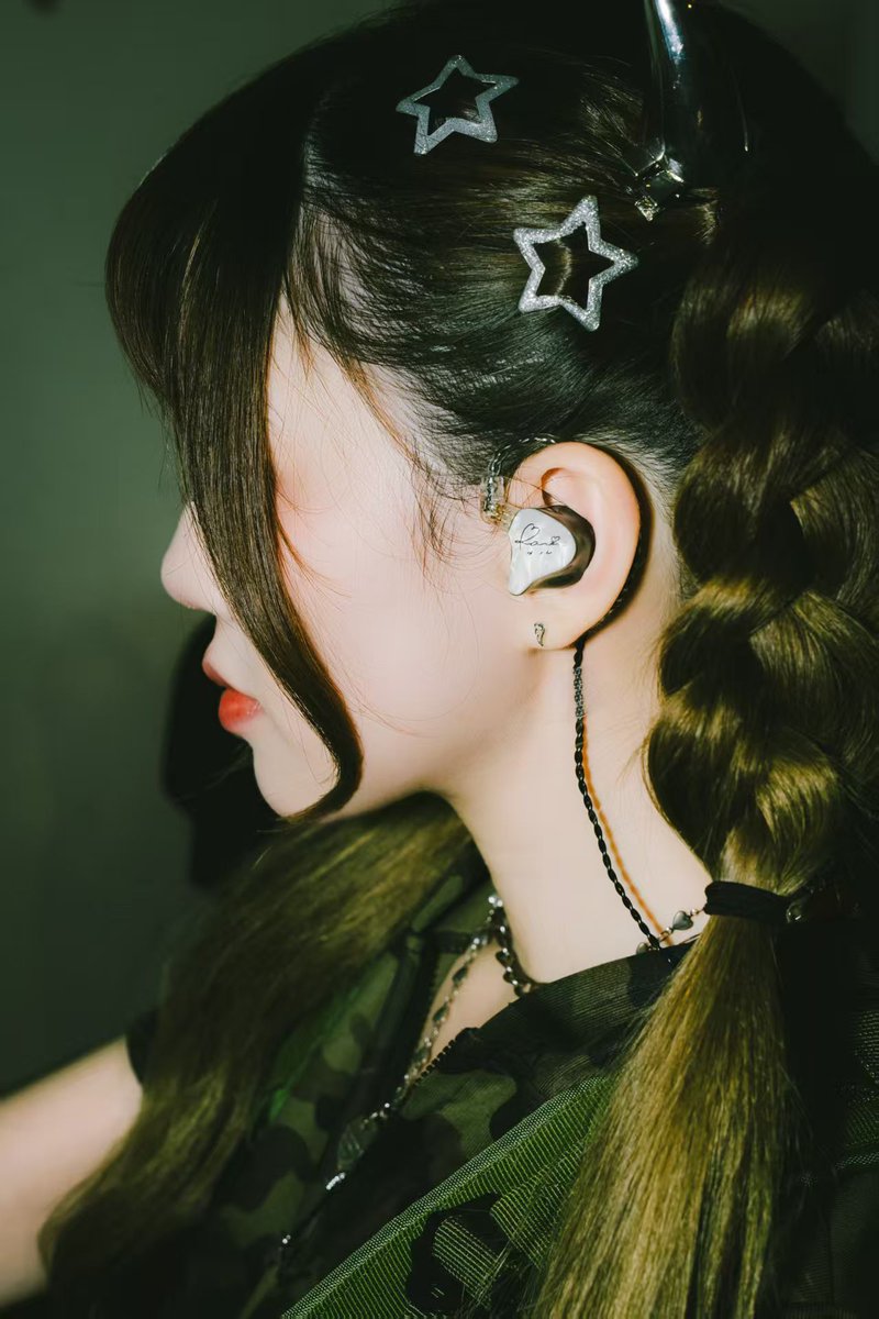 DUNU_Headphone's tweet photo. By popular demand, here’s the close-up! 📸😉
#DUNU #IEM #CustomIEM https://t.co/uZy52x06XC