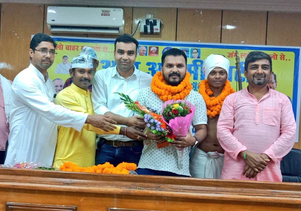 AAP4Jharkhand's tweet photo. हुसैनाबाद विधानसभा के पूर्व प्रत्याशी रहे युवा नेता माननीय के विश्वा जी को आम आदमी पार्टी , झारखण्ड, युवा मोर्चा का प्रदेश प्रभारी नियुक्त किया गया। बधाई एवम शुभकामनाएं। @shivcharangoel @ShushilSinghAap @AamAadmiParty @ArvindKejriwal https://t.co/kIetUxgMH0