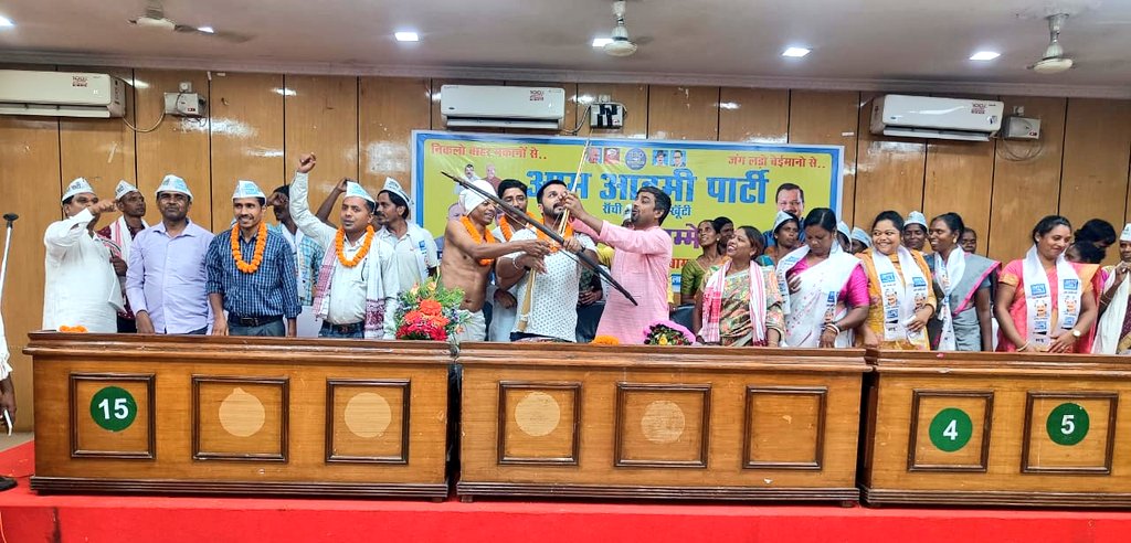 AAP4Jharkhand's tweet photo. हुसैनाबाद विधानसभा के पूर्व प्रत्याशी रहे युवा नेता माननीय के विश्वा जी को आम आदमी पार्टी , झारखण्ड, युवा मोर्चा का प्रदेश प्रभारी नियुक्त किया गया। बधाई एवम शुभकामनाएं। @shivcharangoel @ShushilSinghAap @AamAadmiParty @ArvindKejriwal https://t.co/kIetUxgMH0