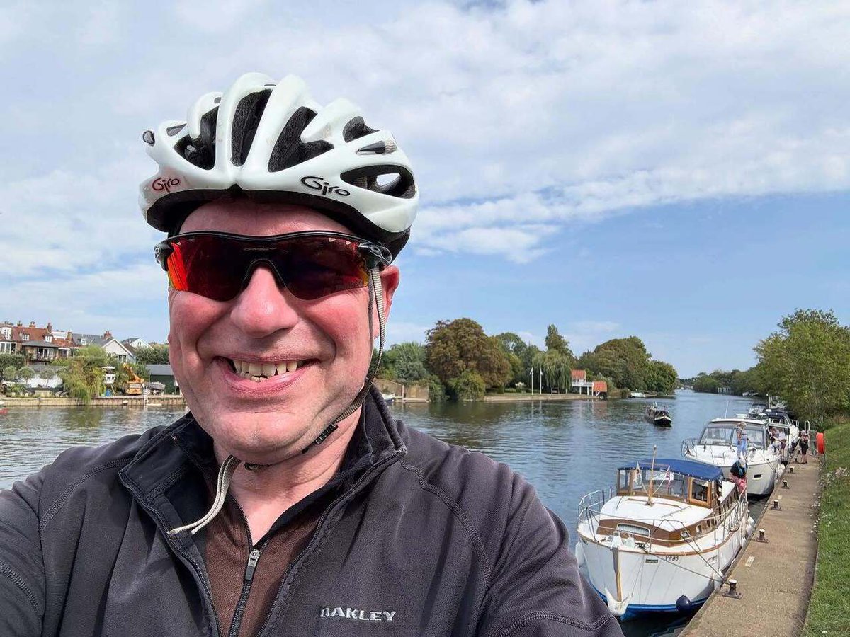 Timothy_Hughes's tweet photo. Cycling Sunday #cycling #cyclinglife #cyclingphotos #cyclingpics #cyclingstyle #bike #bikelife #london #london🇬🇧 #londonist #londonlife #londoners #londoner #selfie #selfietime #sunbury #sunburylock #waltononthames #riverthames #riverthameslondon #thames… https://t.co/FtW5xQFWdE https://t.co/YWgjyBNGGV