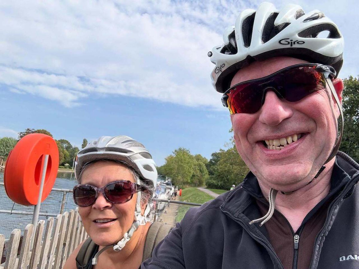 Timothy_Hughes's tweet photo. Cycling Sunday @officeoffin #cycling #cyclinglife #cyclingphotos #cyclingpics #cyclingstyle #bike #bikelife #london #london🇬🇧 #londonist #londonlife #londoners #londoner #selfie #selfietime #sunbury #sunburylock #waltononthames #riverthames #riverthamesl… https://t.co/GmPJrSCgfU https://t.co/6vU6PIuqQb