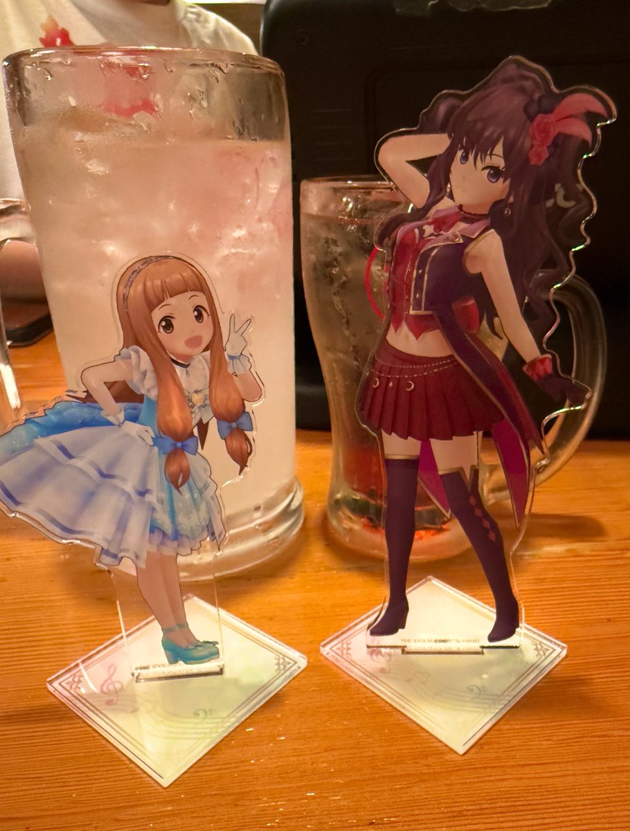 pink_h77's tweet photo. 志希ちゃんの歌う曲を沢山聞けて良かったし、10周年の記念すべきタイミングに感動のステージを見れて本当に良かった…
語ったらきりがないがないんだけど、とにかくお疲れ様でした！楽しかった！乾杯！

 #デレステ10thツアー千秋楽_day2 https://t.co/hnLmnGvBkZ