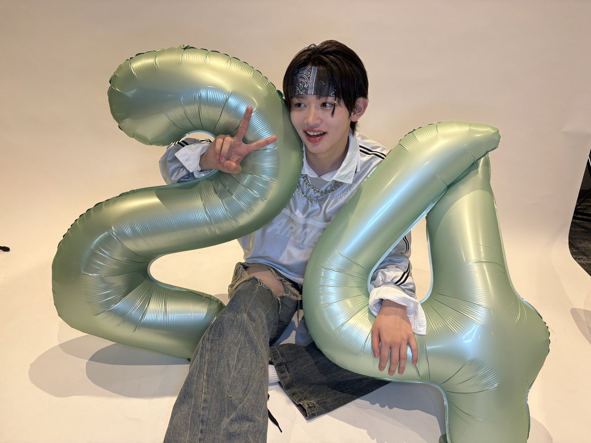 sevenic_riku's tweet photo. 本日付で24歳になりました。
早いですね。
ついこの間23歳になったんです実は。
信じてください。

後ろを振り返ってるばっかりじゃ可能性はないので、前を見て突き進んでいこうと思います！
SEVENICリクも明石陸も
たくさん愛してください！！

#明石箱 楽しみにお待ちしてます！！ https://t.co/h7qF2MzfKB
