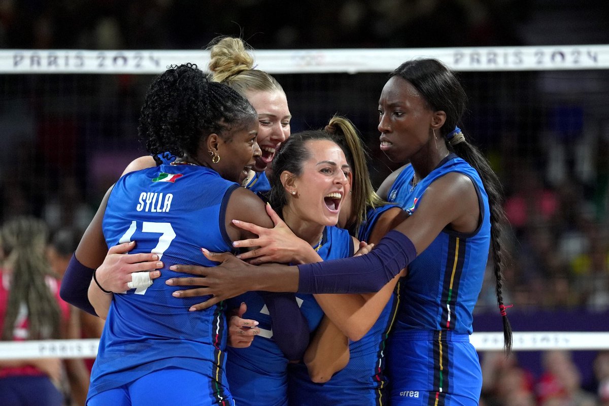 Campionesse del mondo
#vollley #campionessedelmondo #italia #pallavolo #nazionale #velasco