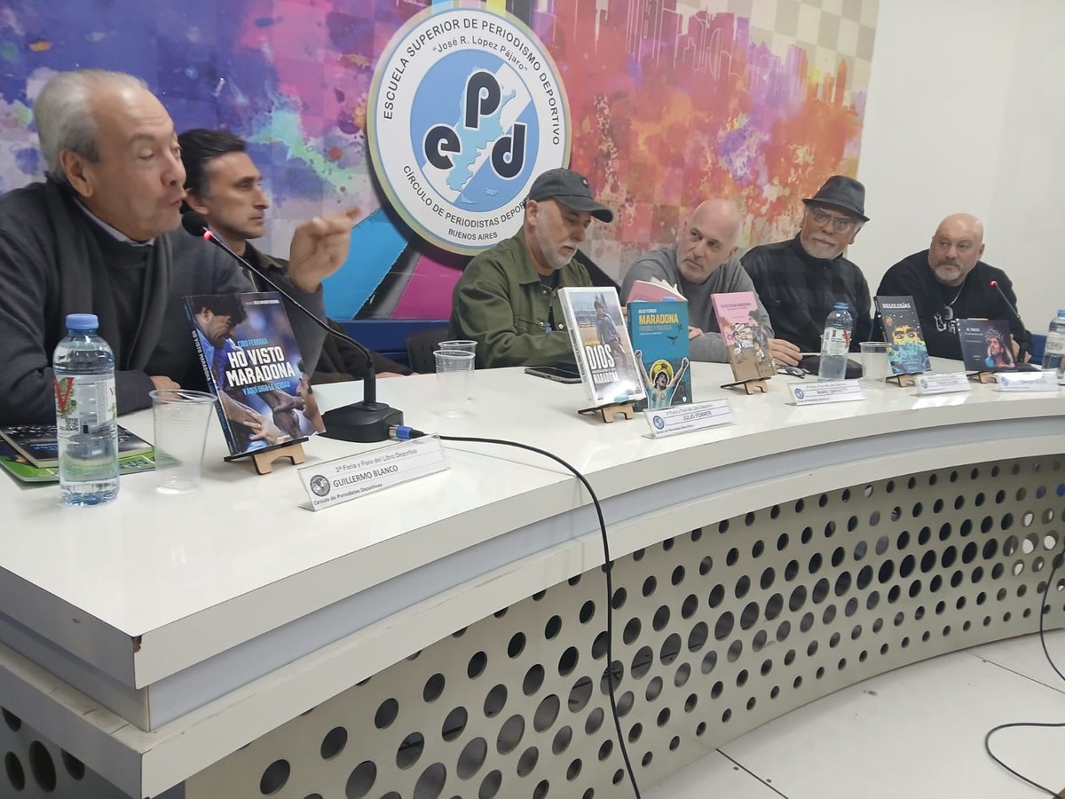 Más fotos de la Feria y Foro del Libro Deportivo, en este caso de la segunda jornada, ayer Sábado.
Gracias a todos por acompañarnos.
(2 tuits)