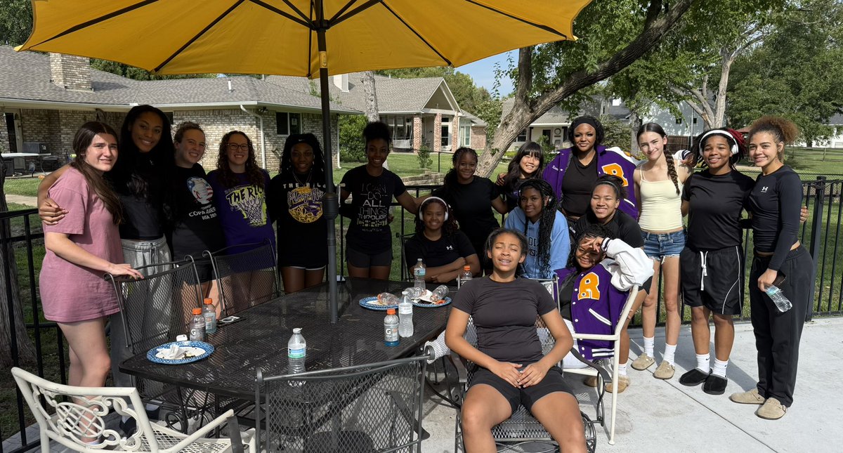 LE_HOOPS's tweet photo. After a great day of shootout play, some great #TElevateAM bonding at the Jarvis’s‼️ #growth #TrustTheProcess https://t.co/To1ZfRQ0w3