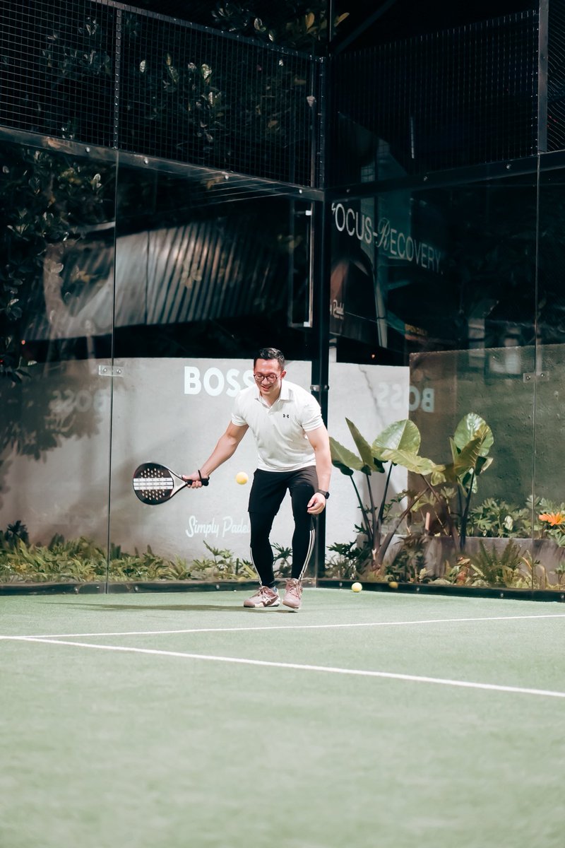 dewagedeary's tweet photo. Udah sewa court mahal mahal
Style ud kalter banget
Equipment yang fantastis
Keringet ud ngucur deres
Ya kali pas main ngga ada yang motoin 🙂‍↕️📸 https://t.co/CJ2BOI59mg