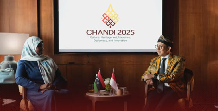 على هامش فعاليات قمة "تشاندي" للثقافة والتراث والفنون والرواية لعام 2025، المنعقدة في جزيرة بالي بإندونيسيا التقت وزيرة الثقافة والتنمية المعرفية مع وزير الثقافة الإندونيسي "فضلي زوون"  وذلك لبحث سبل تعزيز التعاون الثقافي بين البلدين.
